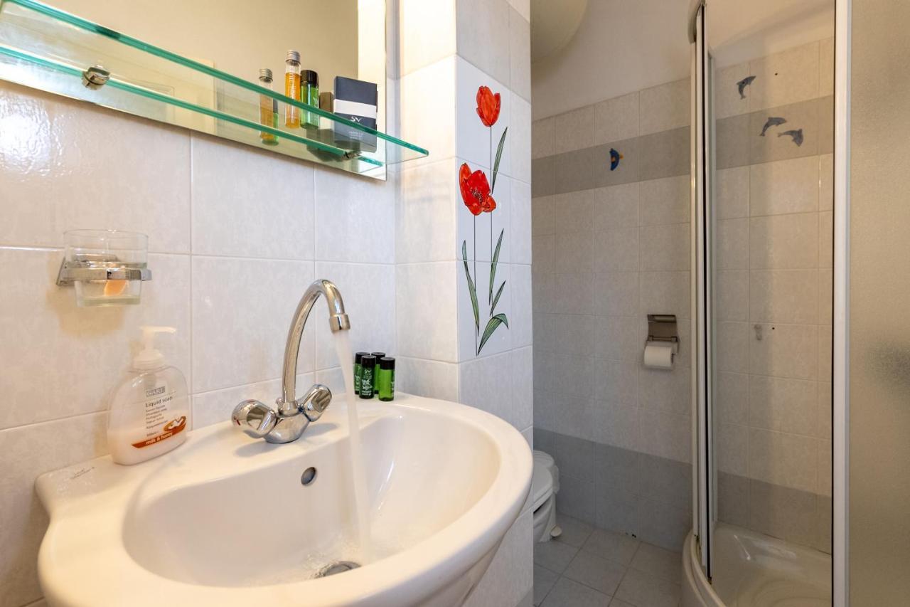 Penthouse Under Acropolis Hill Appartamento Atene Esterno foto